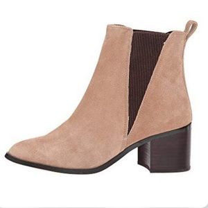 Steve Madden tan Chelsea boots